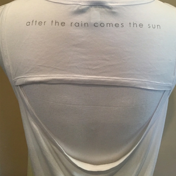 Peace Love World Natasha Top NWOT - Picture 4 of 5